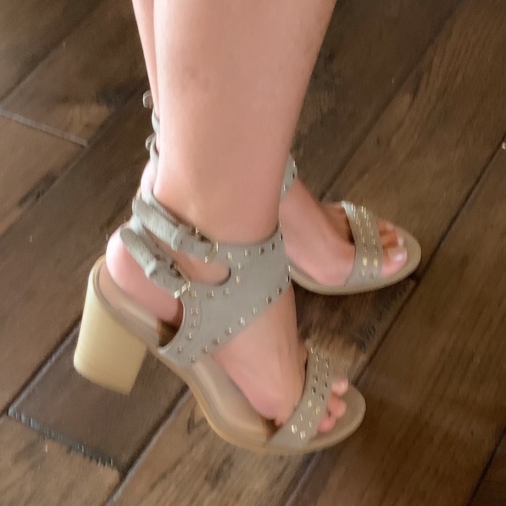 Heels - Picture 2 of 6